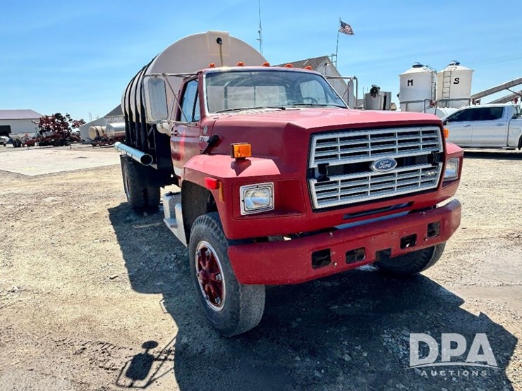 1992-ford-f700-image-4