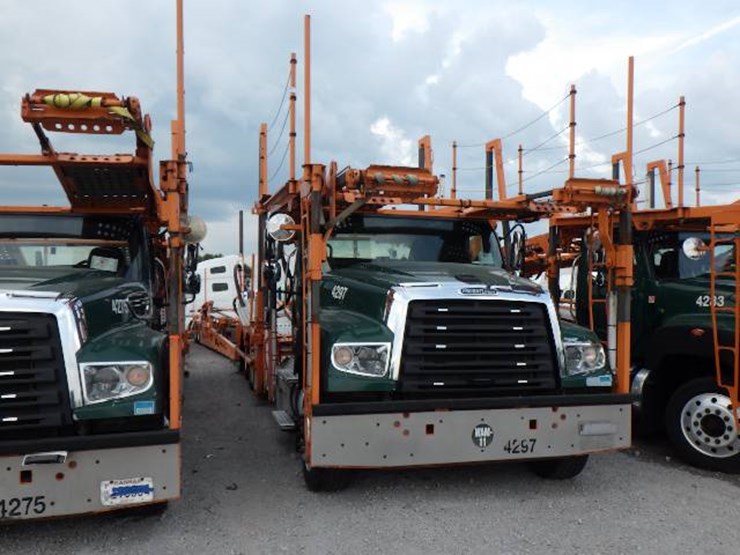 2020-freightliner-114sd-image-2