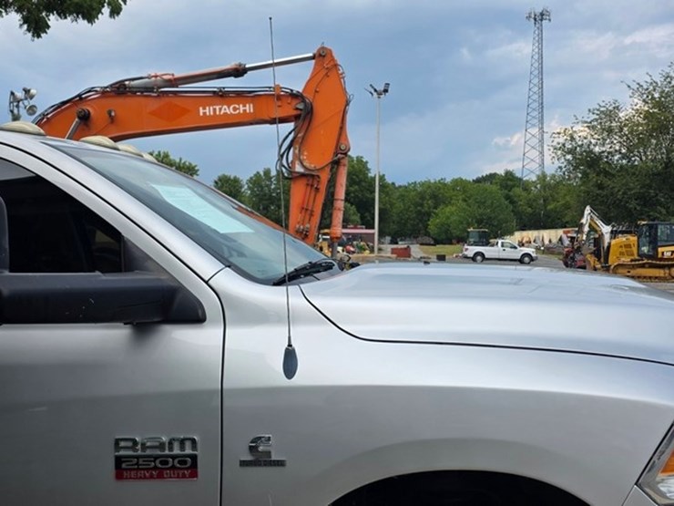 2011-dodge-2500-image-30