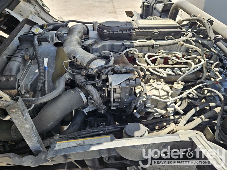 2019-hino-195-image-21