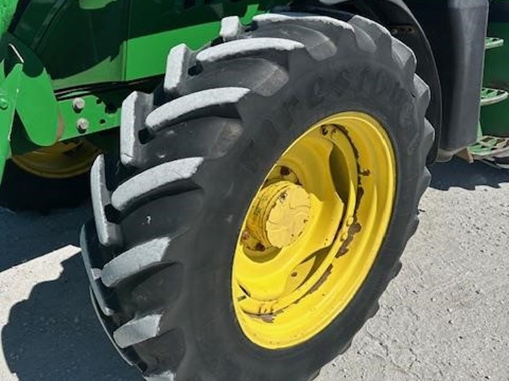 2014-john-deere-6125r-image-11