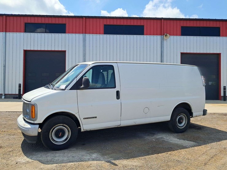 2001-gmc-savana-express-van-image-1