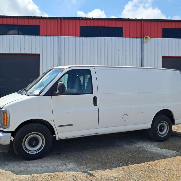 2001 GMC Savana Express Van