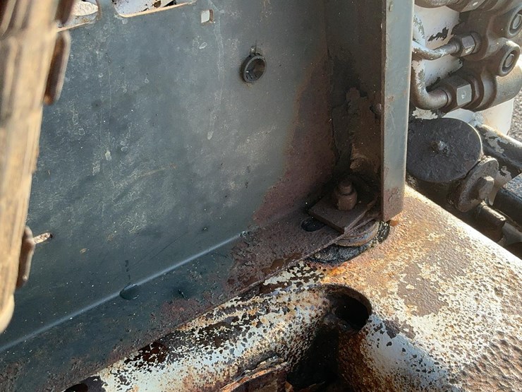 2004-bobcat-t190-image-55