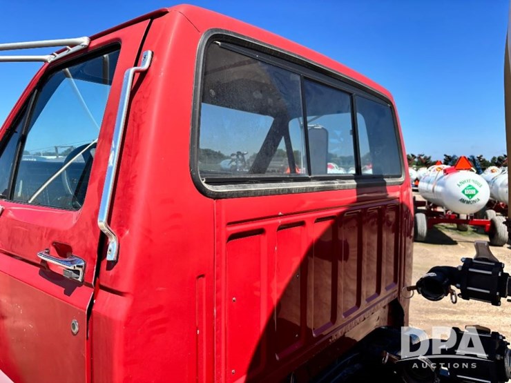 1992-ford-f700-image-26