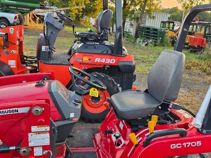 2017-massey-ferguson-gc1705-image-11