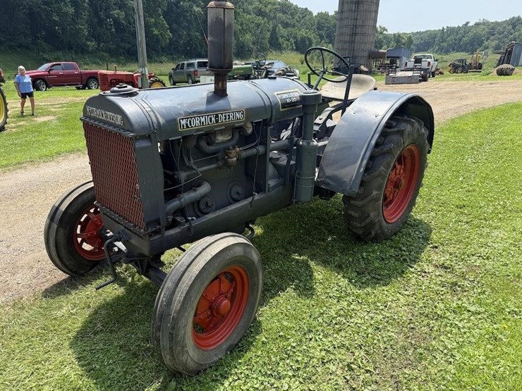 mccormick-deering-10-20-tractor-image-1