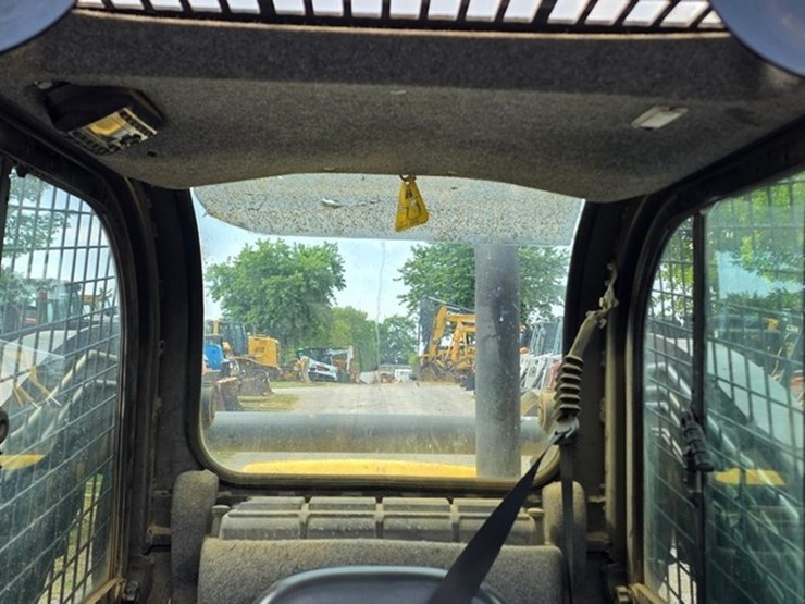 new-holland-l225-image-44