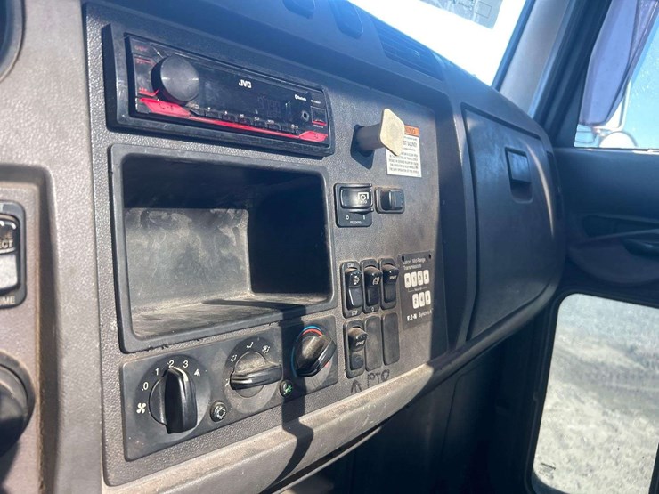 2012-peterbilt-337-image-50