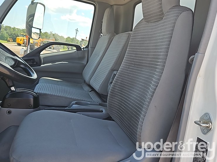 2019-hino-195-image-29