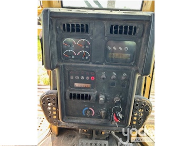 2005-caterpillar-d5n-image-13
