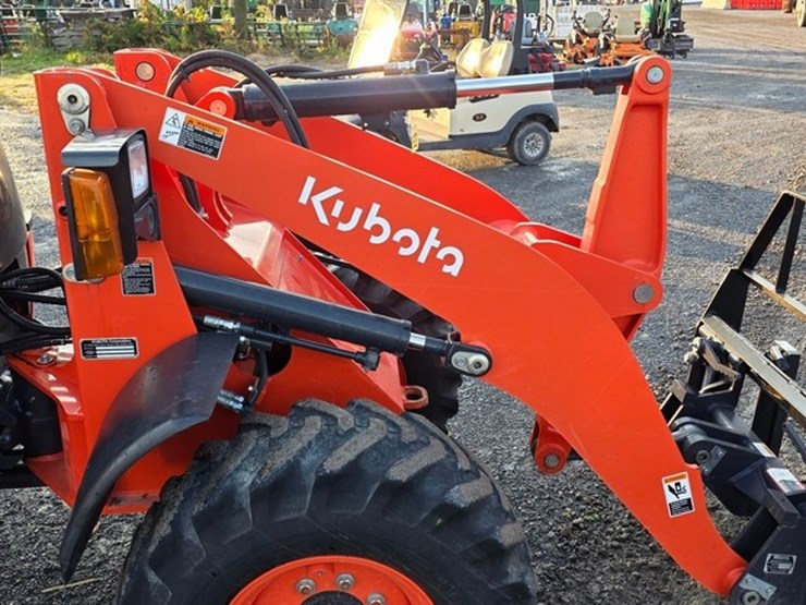 2023-kubota-r430-image-10
