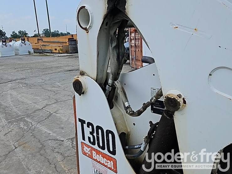 2009-bobcat-t300-image-8