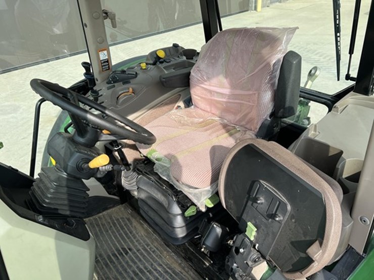 2012-john-deere-5115m-image-24