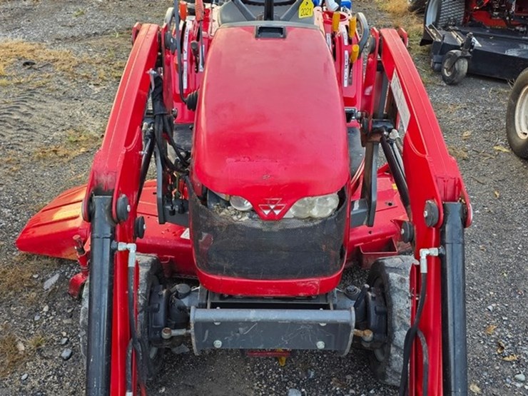 2017-massey-ferguson-gc1705-image-26