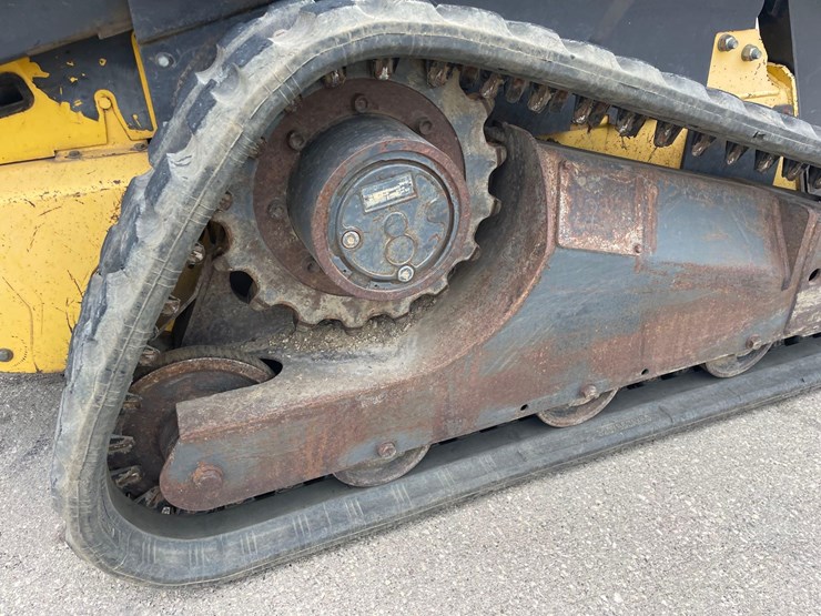 new-holland-c175-image-11