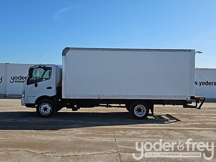 2019-hino-195-image-3