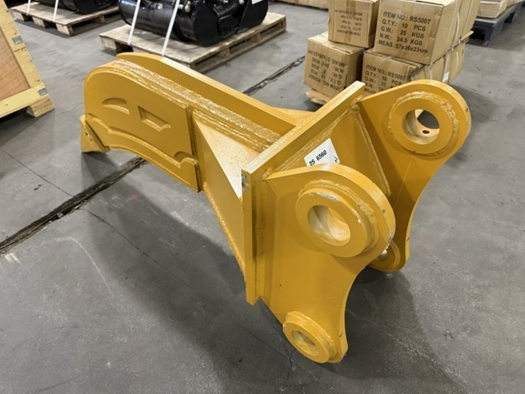 2025-caterpillar-320-image-4