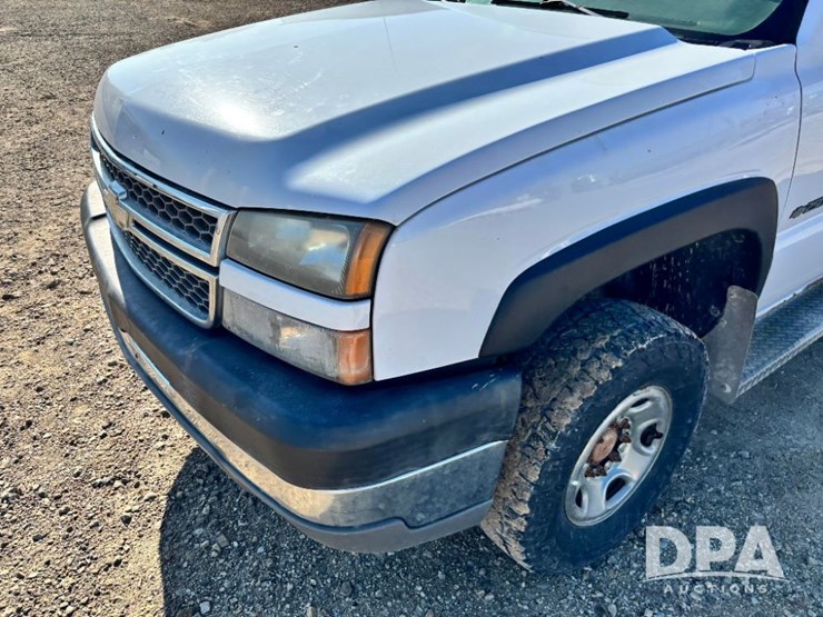 2005-chevrolet-2500hd-image-19