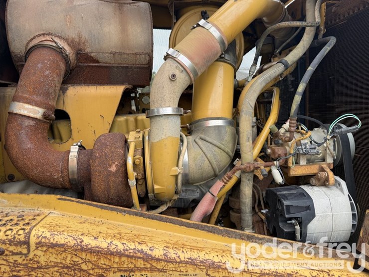 2005-caterpillar-d8t-image-42