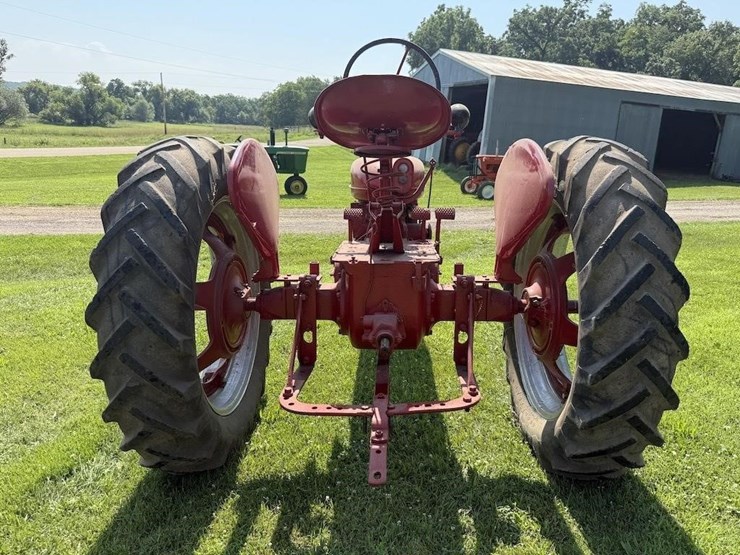 farmall-h-tractor-image-5