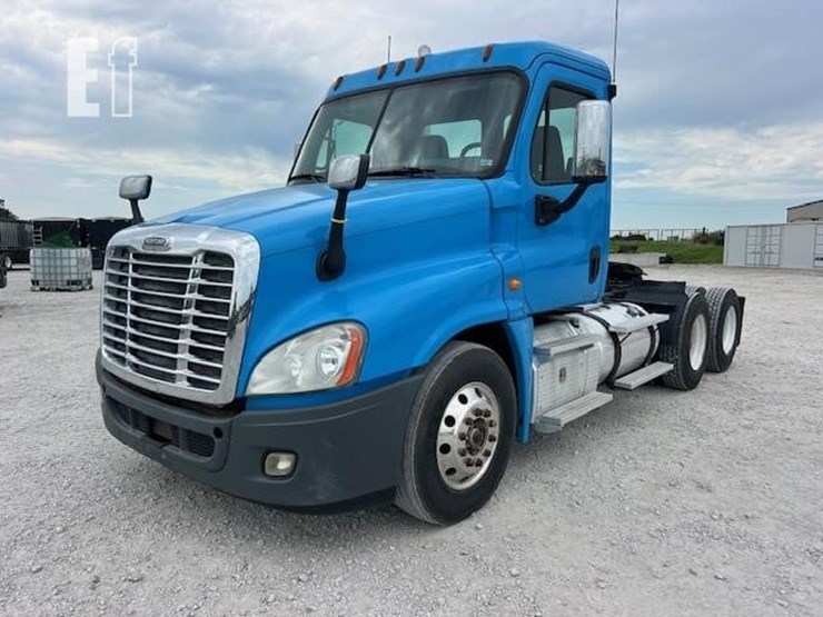 2013-freightliner-cascadia-113-image-1