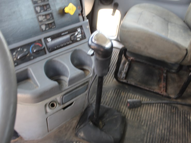 2005-freightliner-columbia-112-image-13
