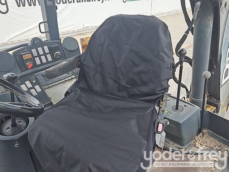 2011-deere-310j-image-32