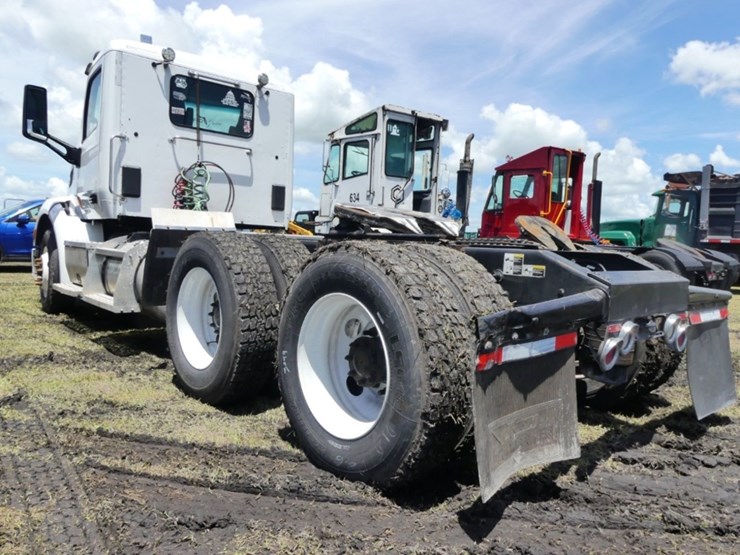 2015-peterbilt-579-image-4