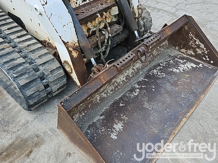 2009-bobcat-t300-image-18