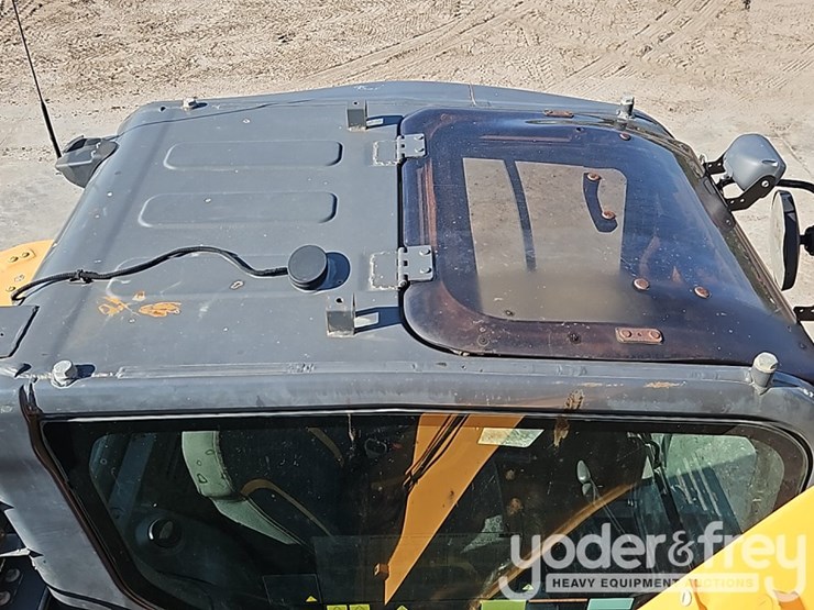 2017-case-cx145dsr-image-34