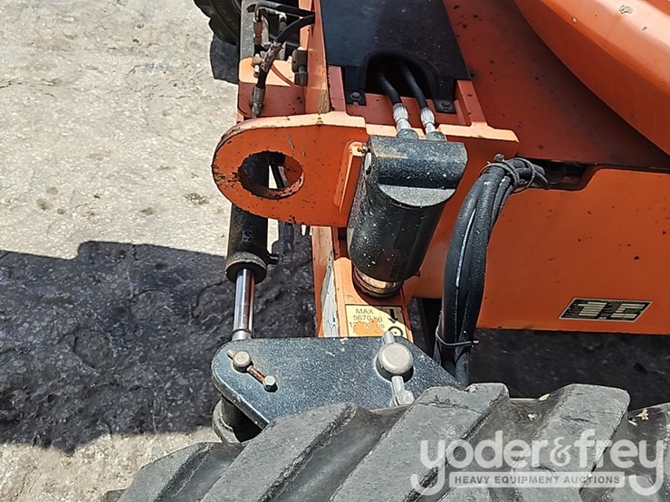2017-jlg-600aj-image-8