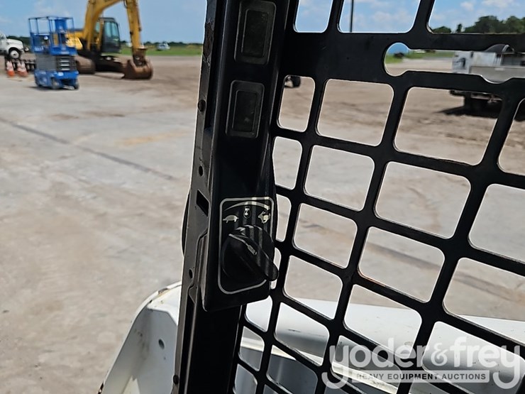 2016-bobcat-t650-image-31