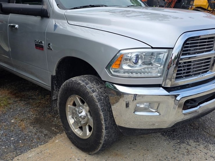 2011-dodge-2500-image-32