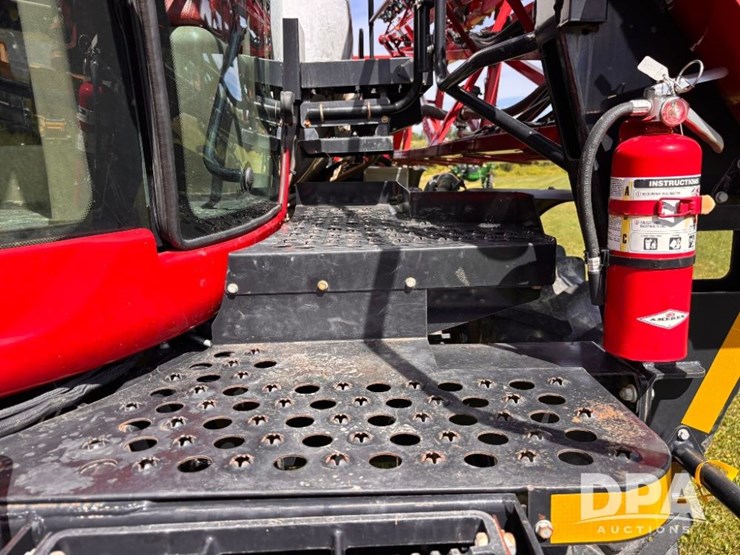 2019-case-ih-patriot-4440-image-100