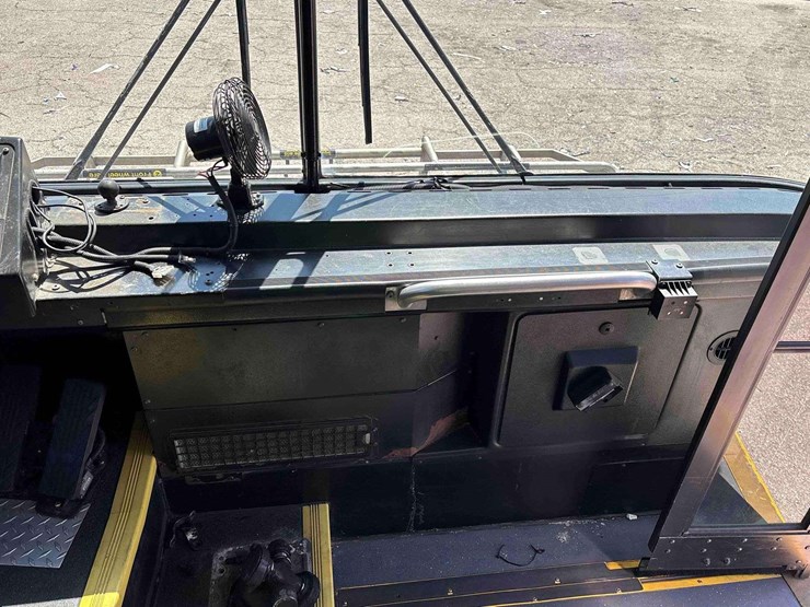 2014-gillig-low-floor-image-12