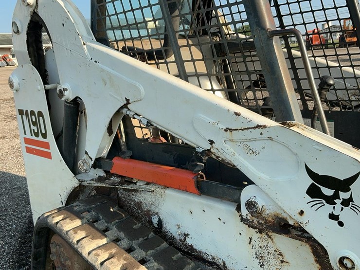 2004-bobcat-t190-image-33