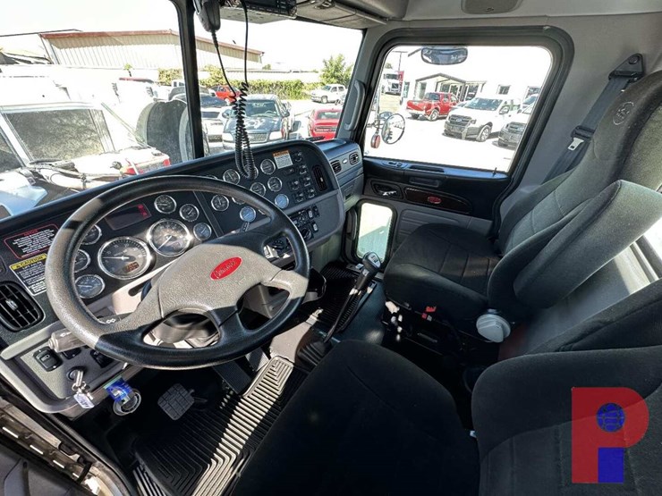 2014-peterbilt-388-image-13