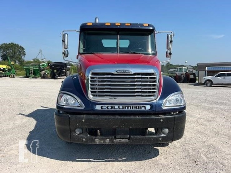 2006-freightliner-columbia-120-image-8
