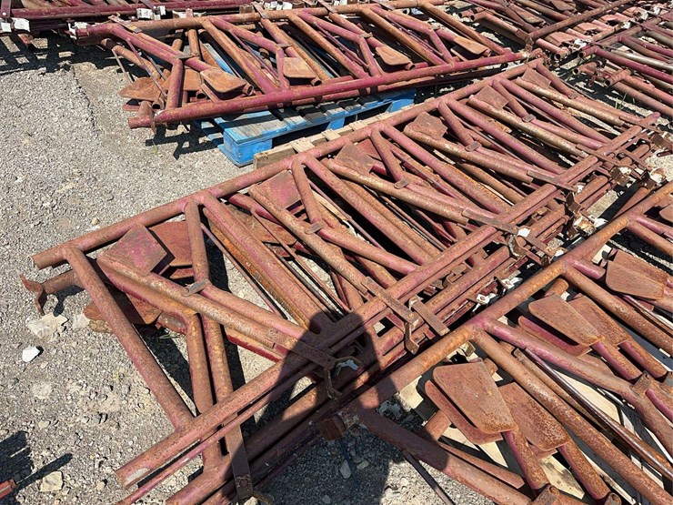 pallet-of-(3)-cattle-headlocks-image-3