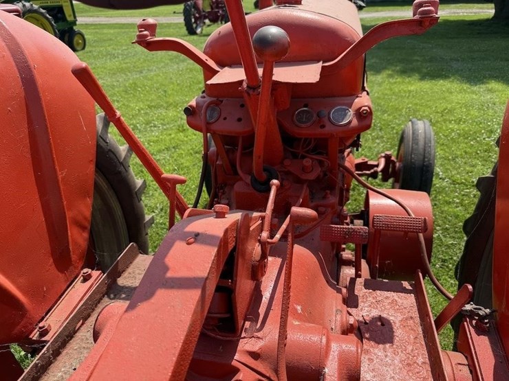 case-dc-4-tractor-image-12
