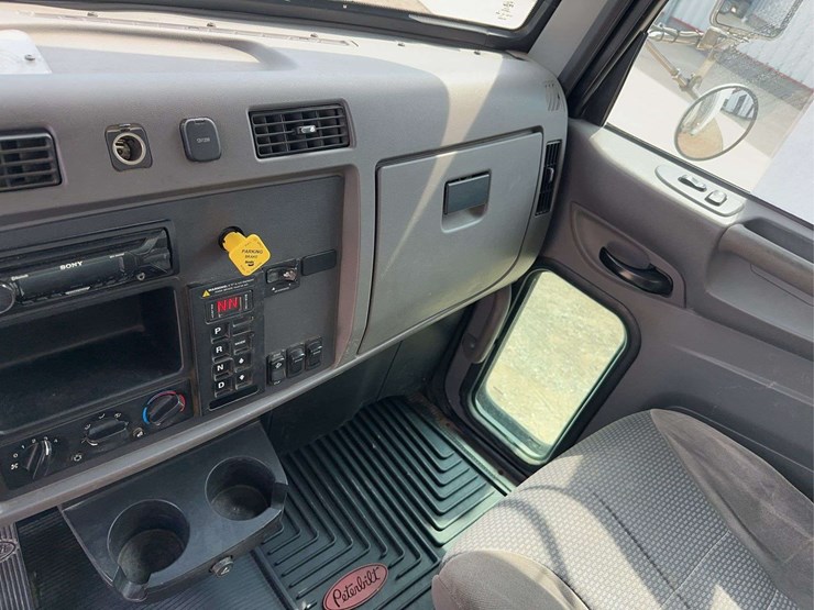 2014-peterbilt-337-image-41