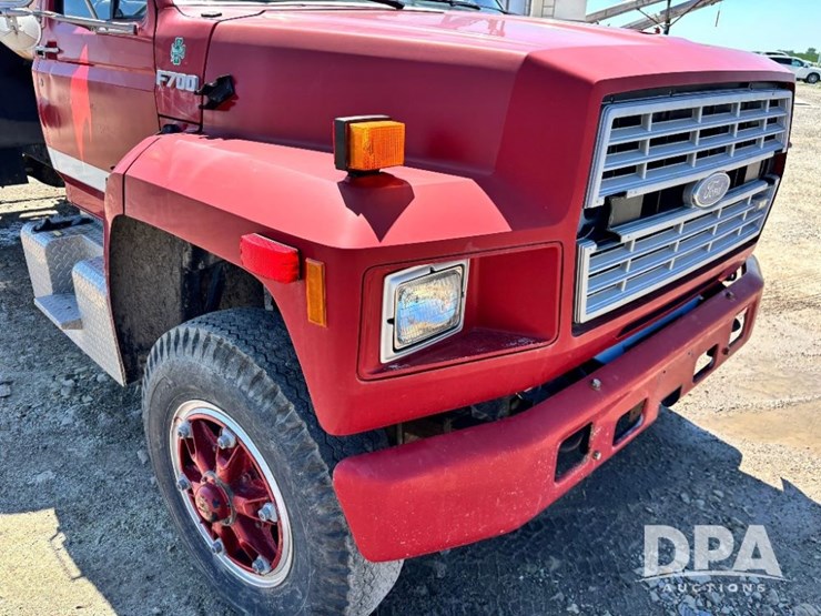 1992-ford-f700-image-45