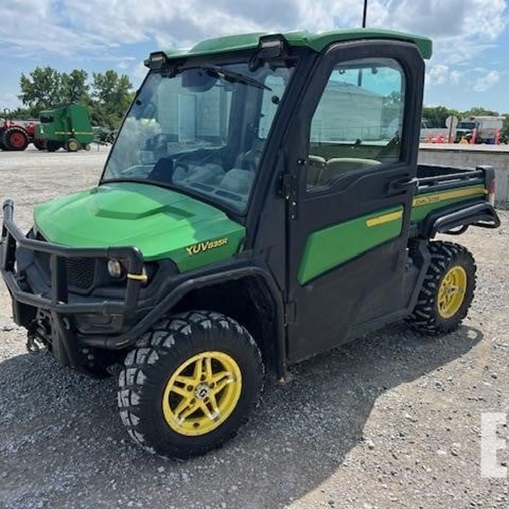 JOHN DEERE GATOR XUV 835R
