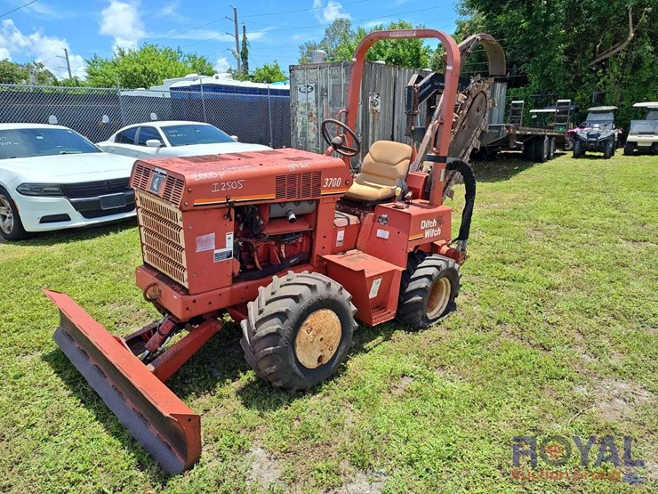 2000-ditch-witch-3700dd-image-4