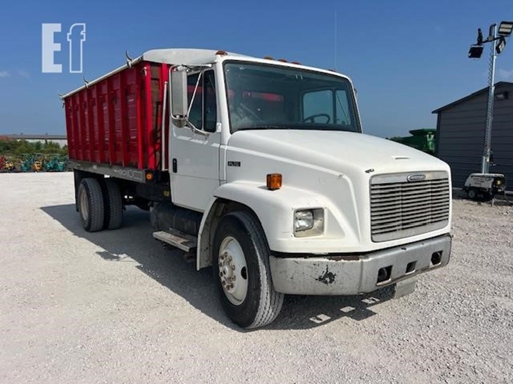 2003-freightliner-fl70-image-11