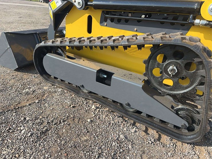 2025-land-hero-mini-stand-on-skid-loader-image-7
