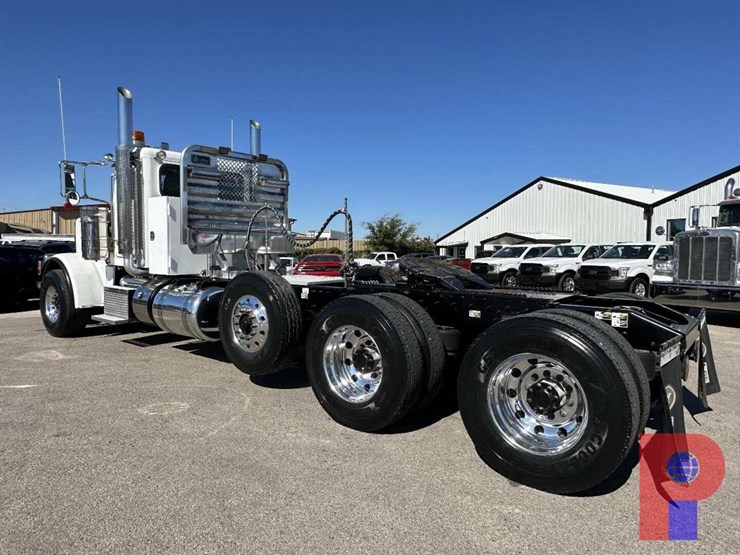 2014-peterbilt-388-image-2