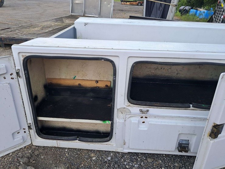 9'-fiberglass-service-body-image-6