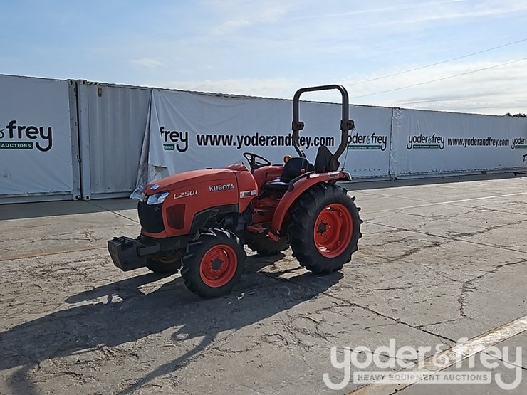 2014-kubota-l2501dt-image-2